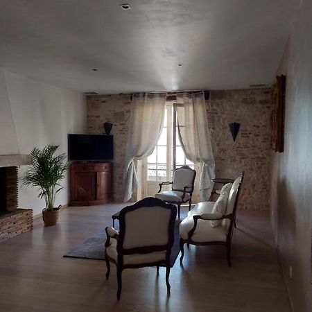 L'Appartement De La Maison Bleue 维勒雷阿勒 外观 照片